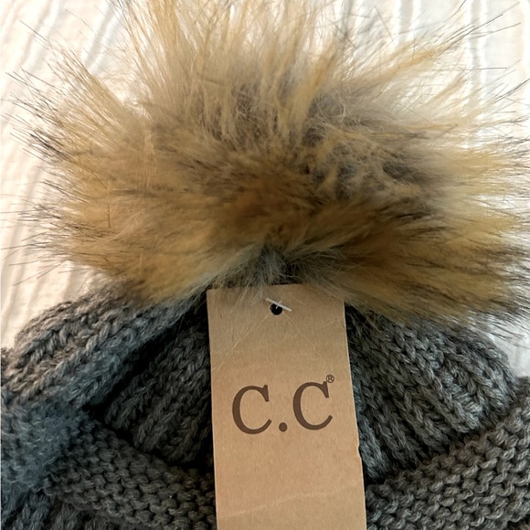 “NEW” C.C EXCLUSIVES POM POM TOBAGGON - Picture 3 of 5